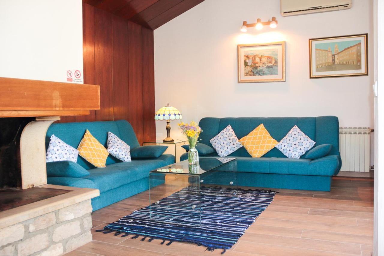 Holiday Home Laurea Supetar Bagian luar foto