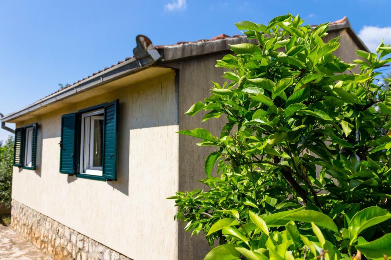 Holiday Home Laurea Supetar Bagian luar foto
