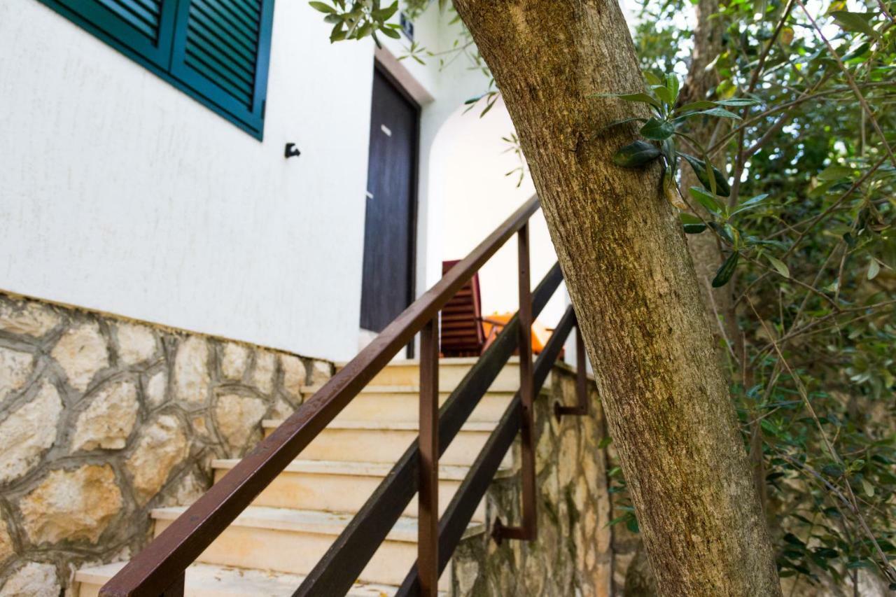 Holiday Home Laurea Supetar Bagian luar foto
