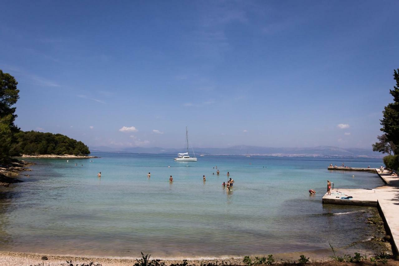Holiday Home Laurea Supetar Bagian luar foto